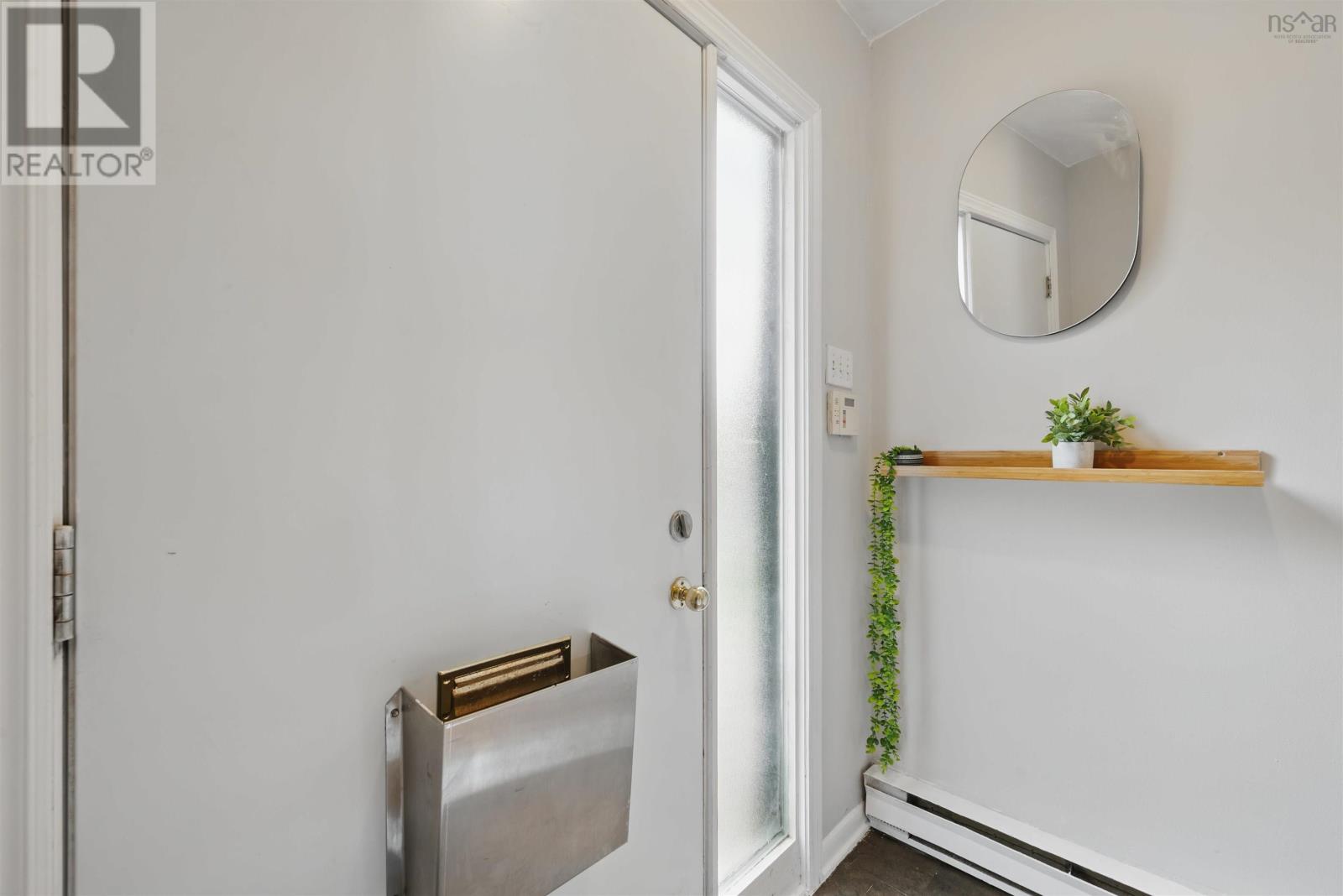 Property at 16 Stoneybrook Court image 4