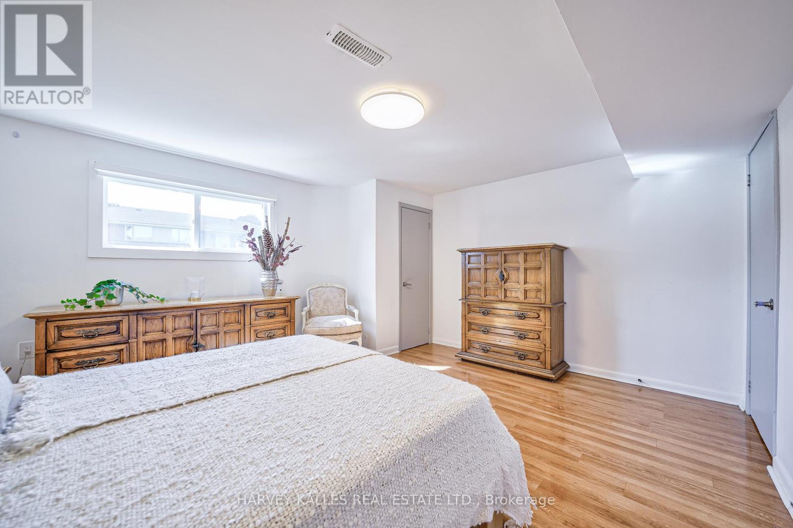 Lower - 215 Searle Avenue, Toronto (Bathurst Manor), Ontario  M3H 4B6 - Photo 11 - C12185403