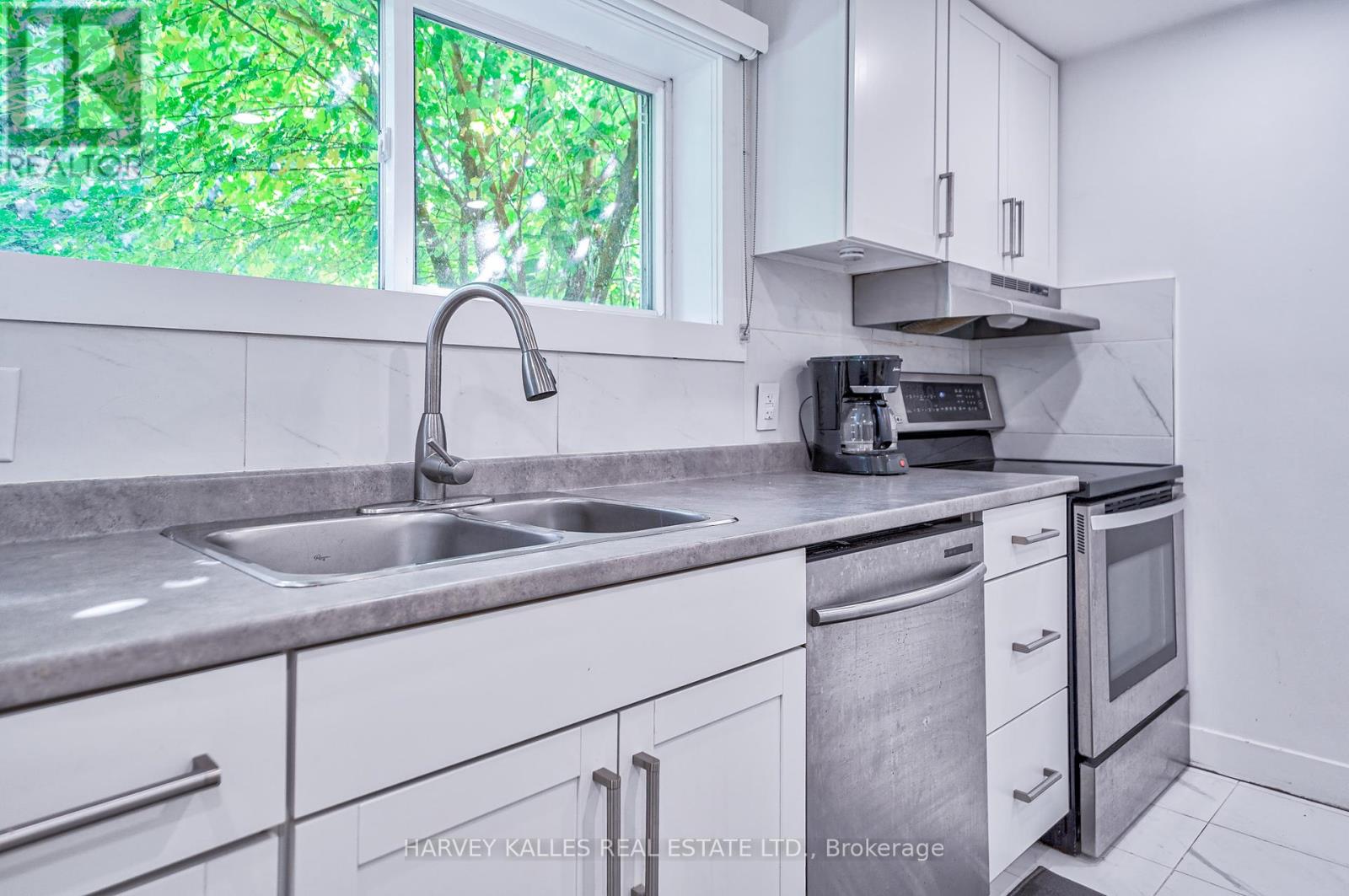 Lower - 215 Searle Avenue, Toronto (Bathurst Manor), Ontario  M3H 4B6 - Photo 14 - C12185403
