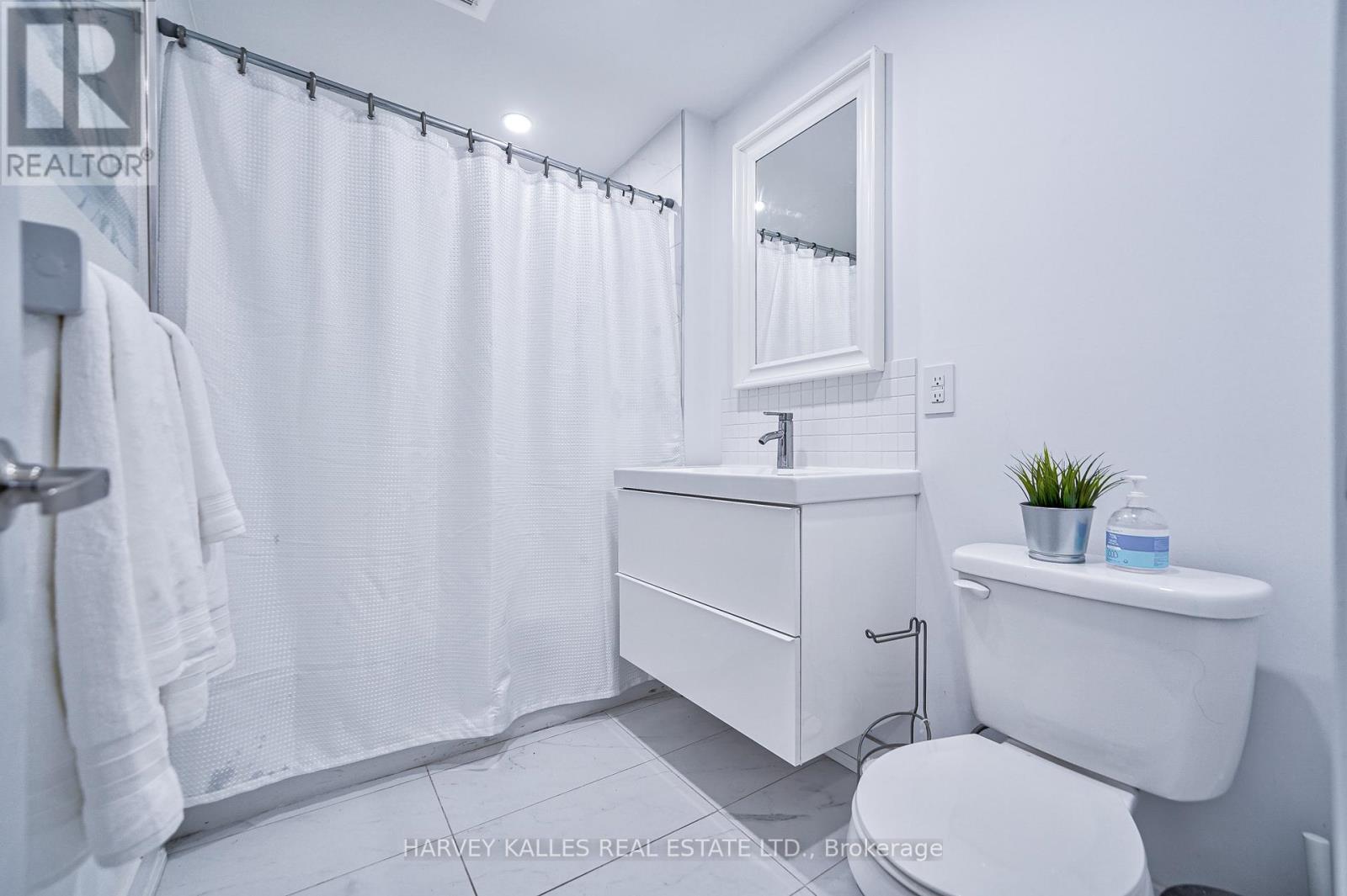 Lower - 215 Searle Avenue, Toronto (Bathurst Manor), Ontario  M3H 4B6 - Photo 15 - C12185403
