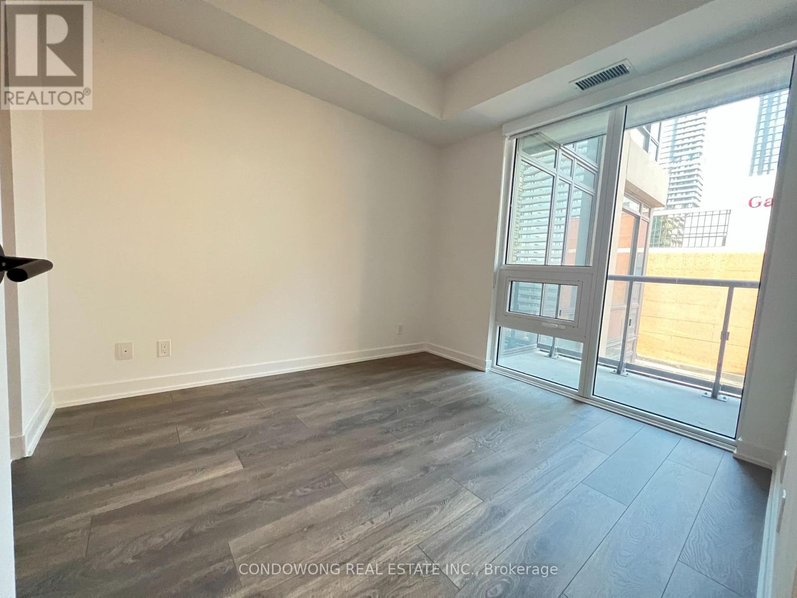 1108 - 108 Peter Street, Toronto (Waterfront Communities), Ontario  M5V 0W2 - Photo 5 - C12185404