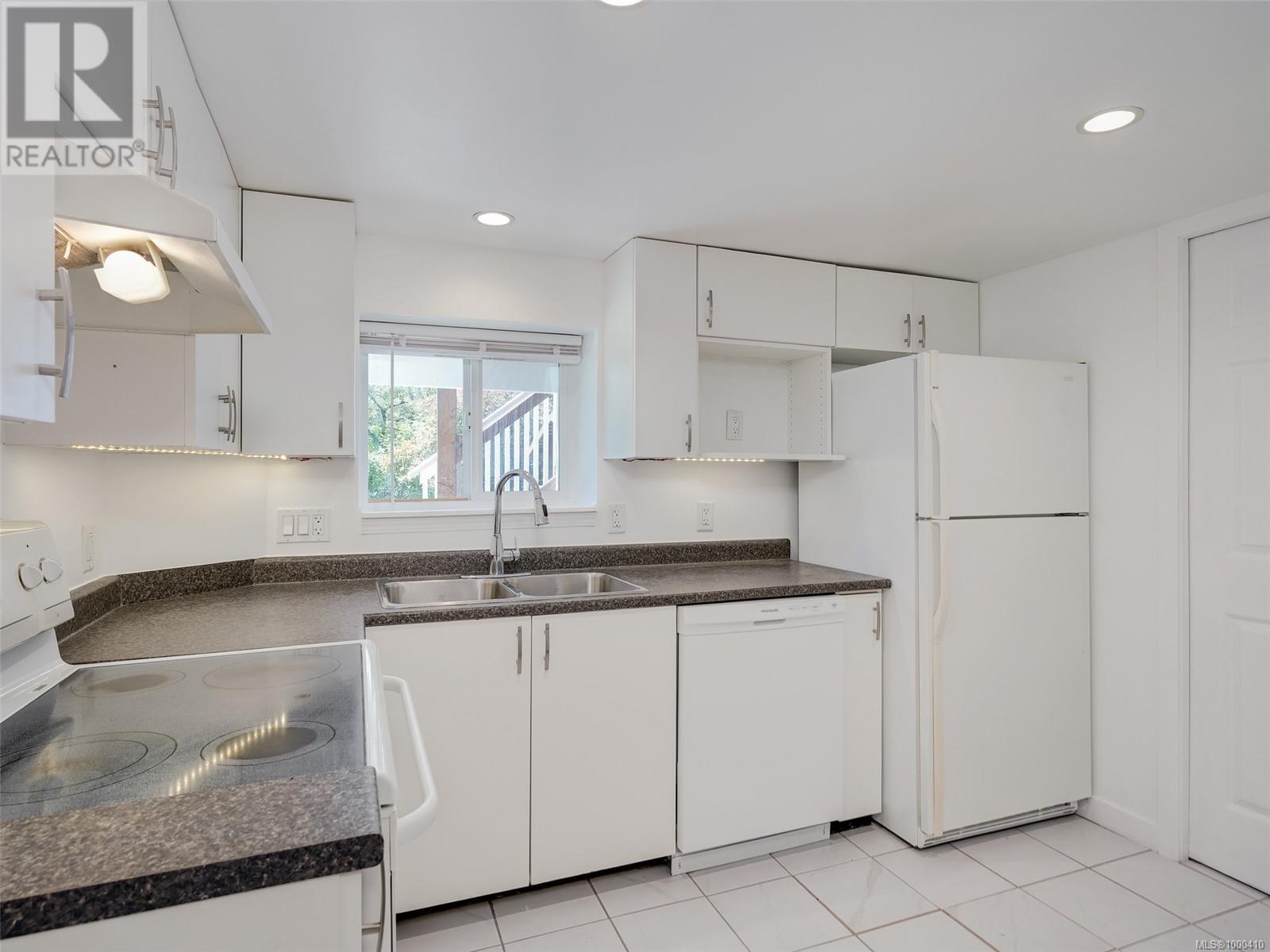3856 Carey Rd, Saanich, British Columbia  V8Z 4C7 - Photo 18 - 1000410