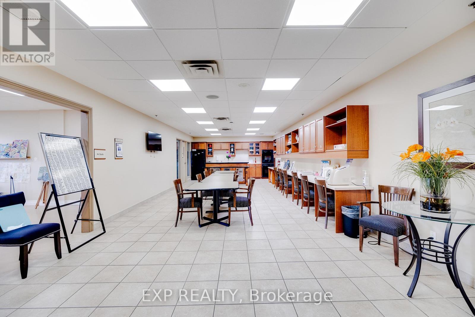 206 - 810 Scollard Court, Mississauga (East Credit), Ontario  L5V 0A4 - Photo 29 - W12183674