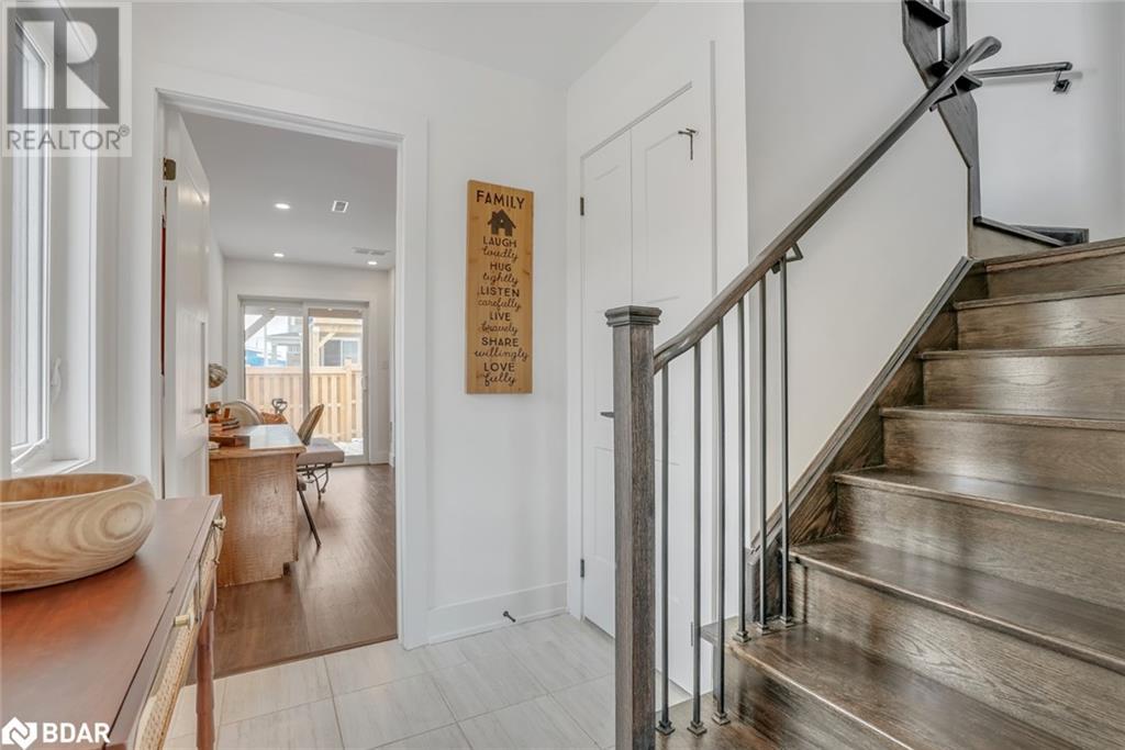 30 Pumpkin Corner Crescent, Barrie, Ontario  L9J 0T6 - Photo 12 - 40722283