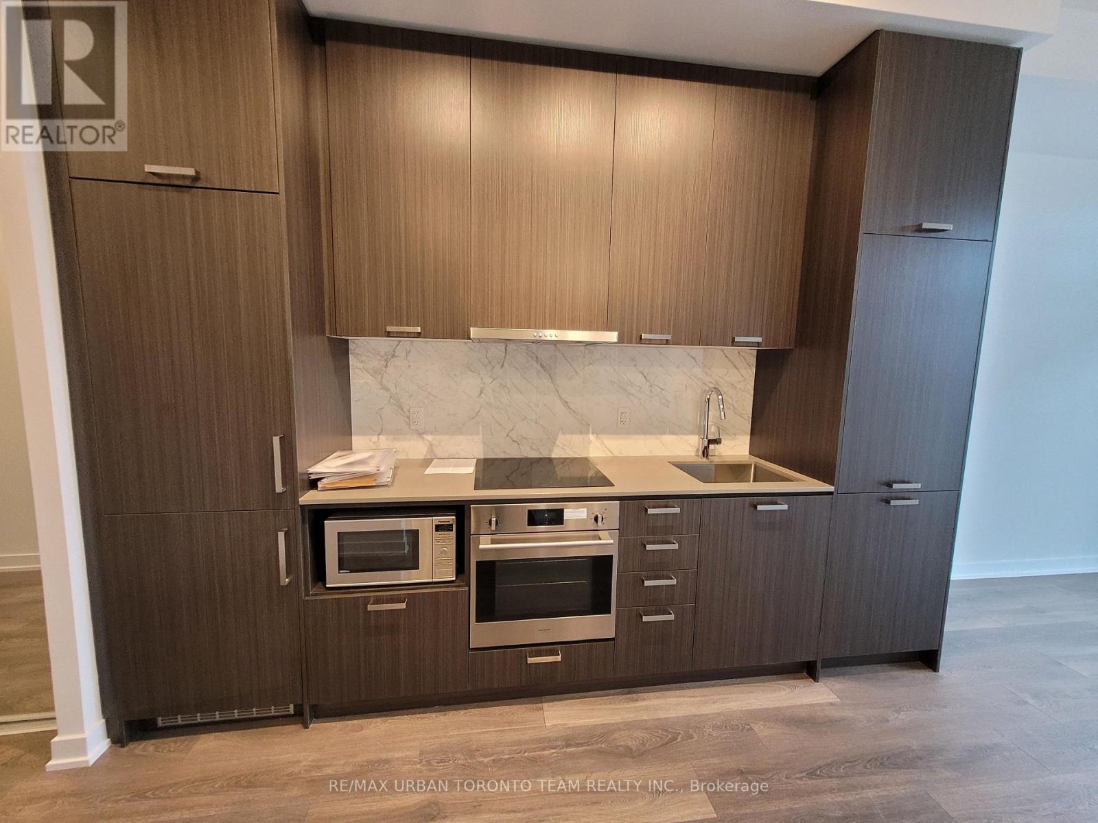 522 - 10 Honeycrisp Crescent, Vaughan, Ontario  L4K 0M7 - Photo 3 - N12185302