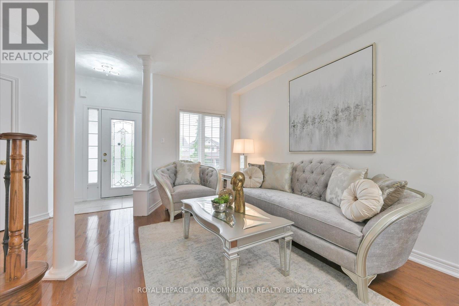 8 Highland Terrace, Bradford West Gwillimbury (Bradford), Ontario  L3Z 3E8 - Photo 3 - N12185392