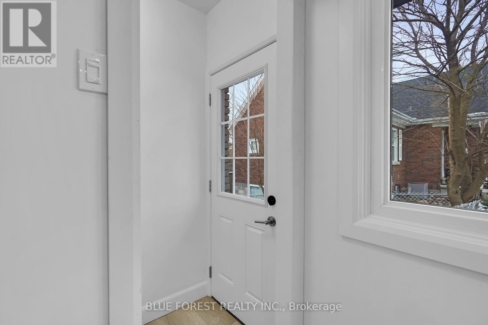 30 Baseline Road E, London South (South G), Ontario  N6C 2N5 - Photo 23 - X11988910