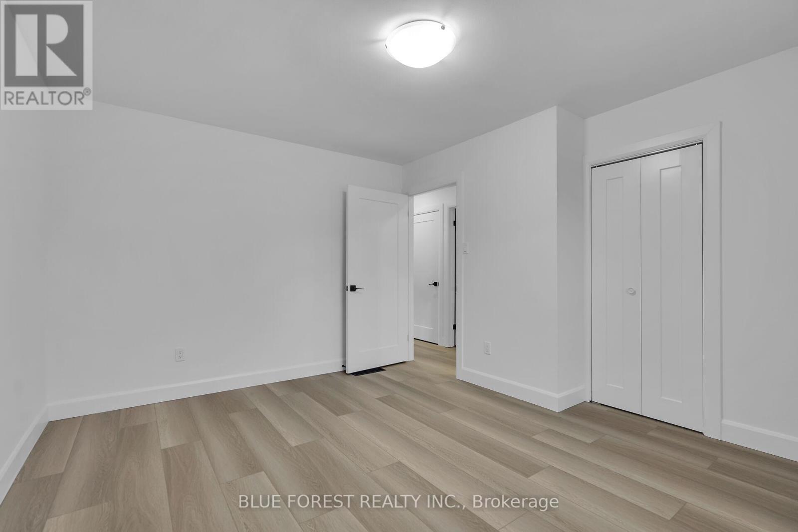 30 Baseline Road E, London South (South G), Ontario  N6C 2N5 - Photo 17 - X11988910