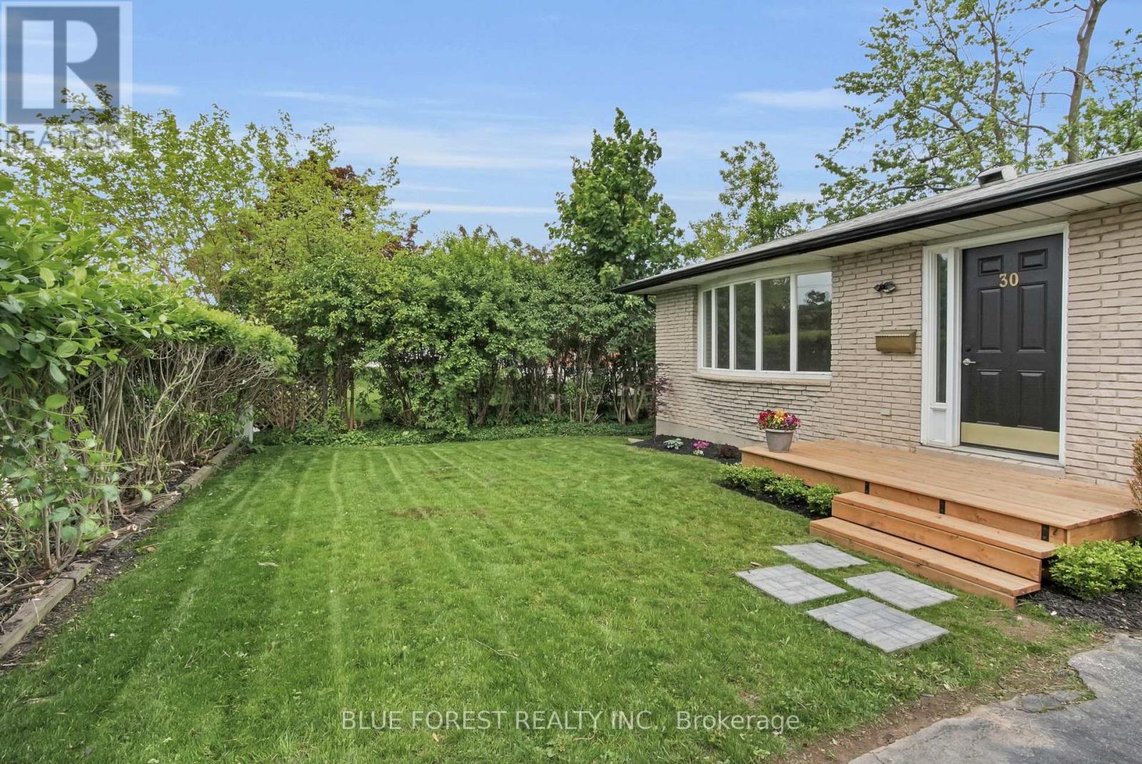 30 Baseline Road E, London South (South G), Ontario  N6C 2N5 - Photo 3 - X11988910