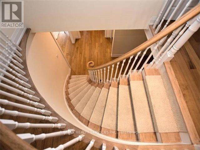 2309 Beejay Court, Mississauga, Ontario  L5M 2N6 - Photo 3 - W12185300