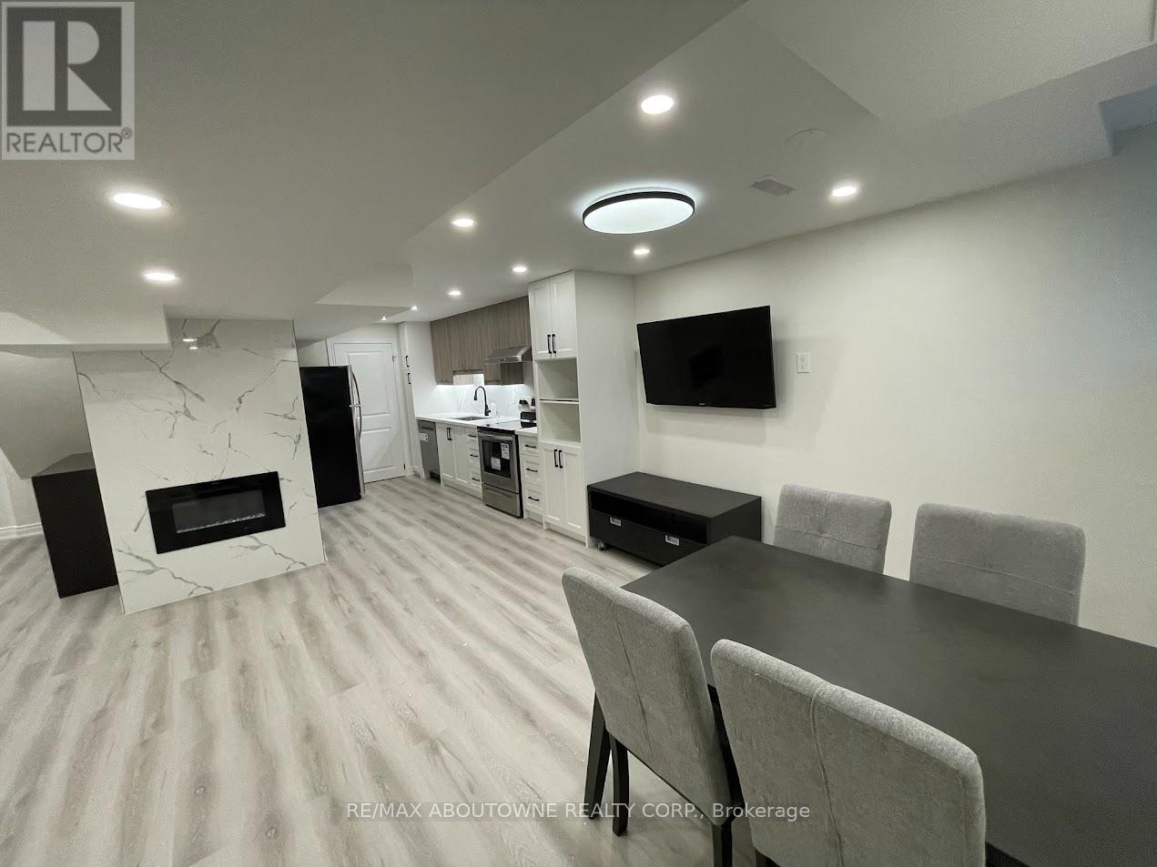 Lower - 341 Ironside Drive, Oakville, Ontario  L6M 1R2 - Photo 4 - W12185322