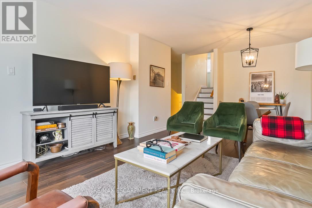 Upper - 1026 Blairholm Drive, Mississauga, Ontario  L5C 1G4 - Photo 5 - W12185323
