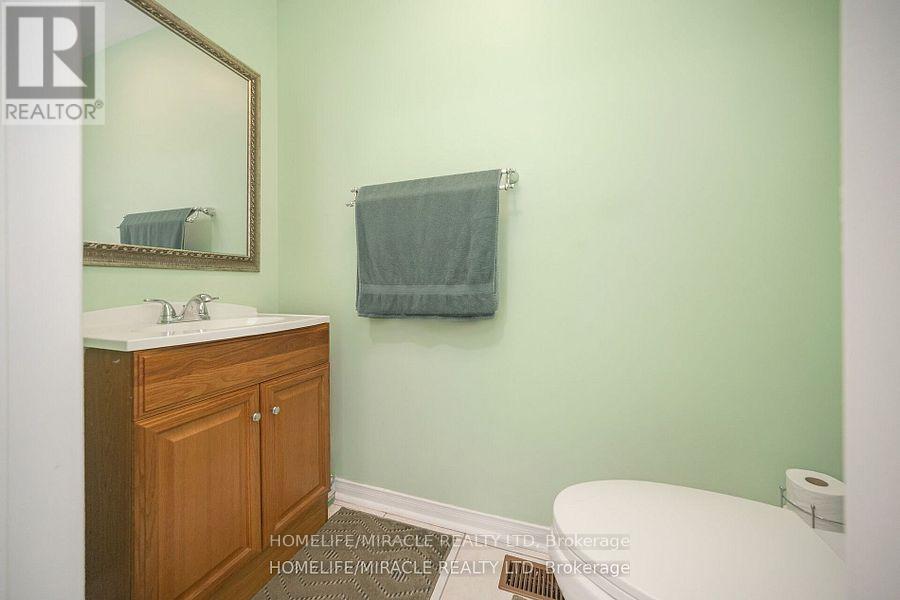 31 Larkspur, Brampton, Ontario  L6R 1W8 - Photo 10 - W12185342