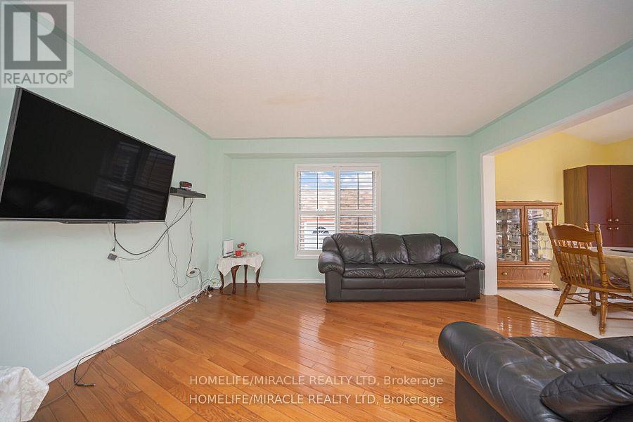 31 Larkspur, Brampton, Ontario  L6R 1W8 - Photo 11 - W12185342