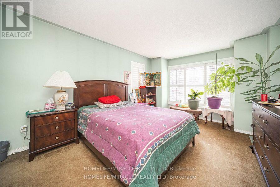 31 Larkspur, Brampton, Ontario  L6R 1W8 - Photo 17 - W12185342
