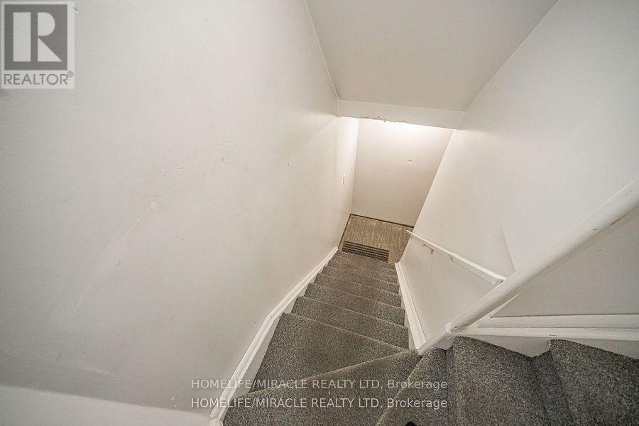 31 Larkspur, Brampton, Ontario  L6R 1W8 - Photo 19 - W12185342