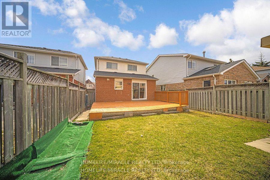 31 Larkspur, Brampton, Ontario  L6R 1W8 - Photo 24 - W12185342