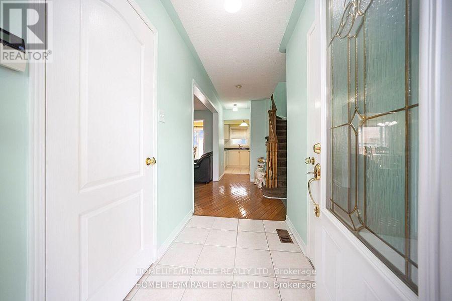 31 Larkspur, Brampton, Ontario  L6R 1W8 - Photo 8 - W12185342