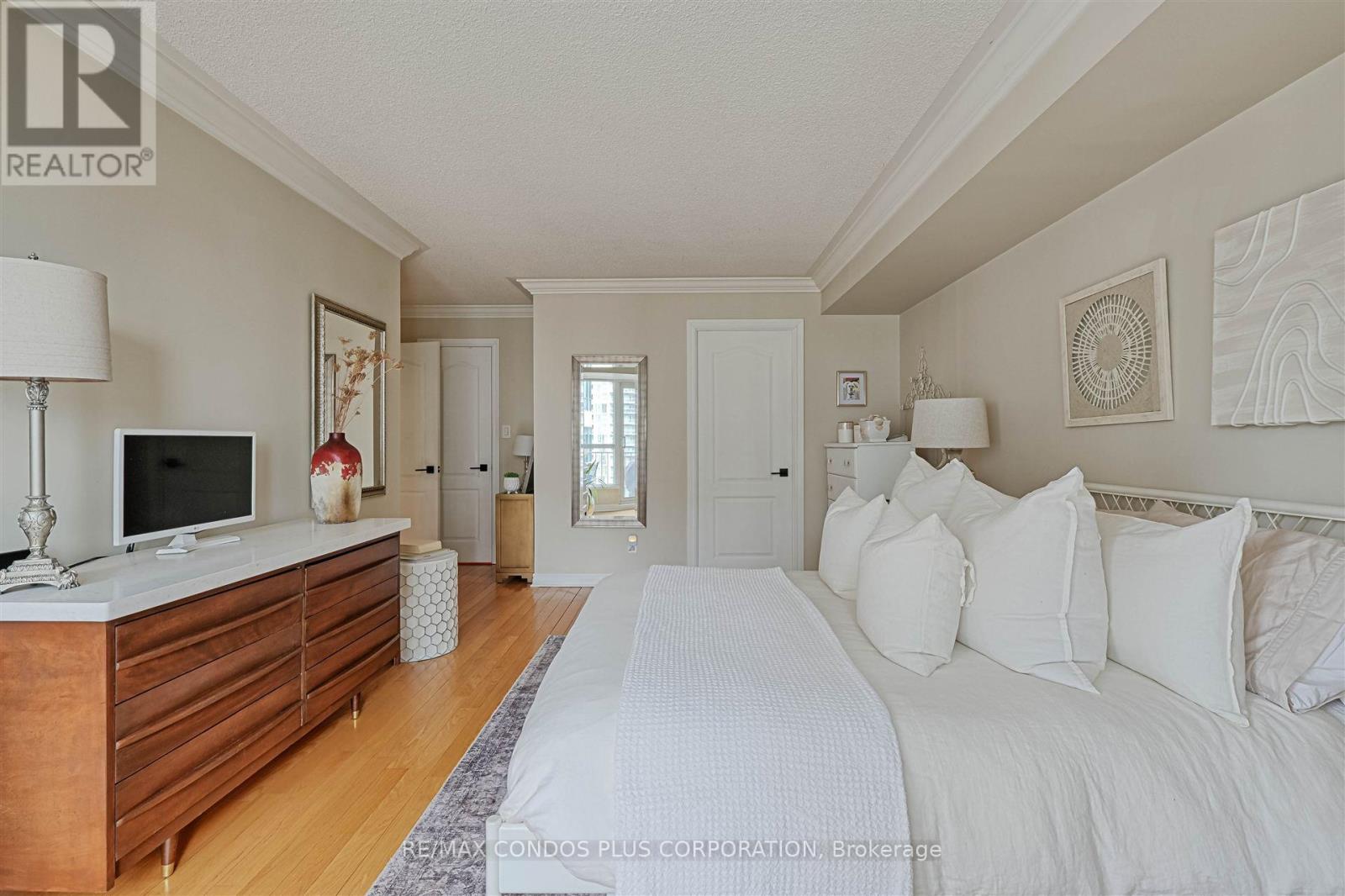 912 - 2111 Lake Shore Boulevard W, Toronto, Ontario  M8V 4B2 - Photo 13 - W12185352
