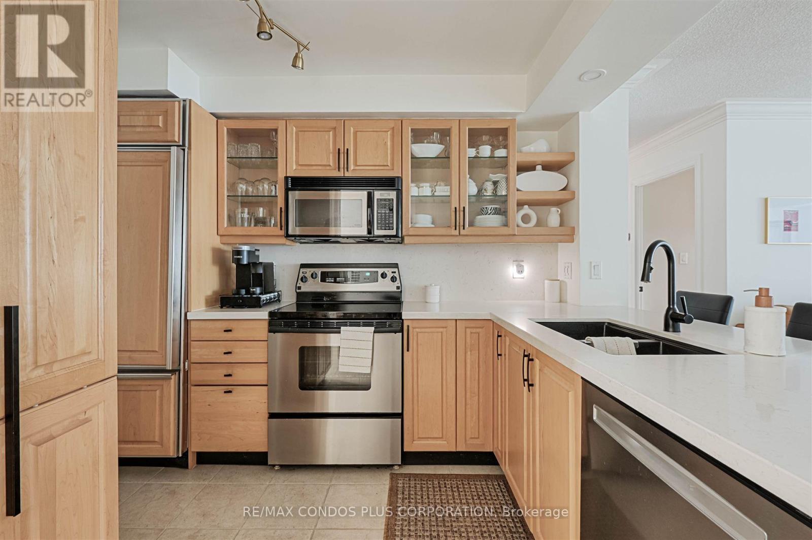 912 - 2111 Lake Shore Boulevard W, Toronto, Ontario  M8V 4B2 - Photo 2 - W12185352