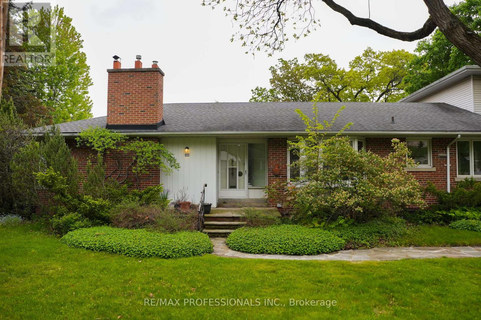 88 Valecrest Drive, Toronto, Ontario  M9A 4P6 - Photo 11 - W12185364