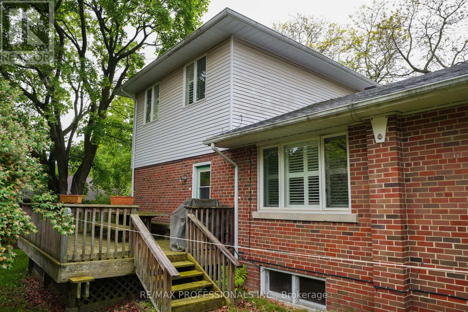 88 Valecrest Drive, Toronto, Ontario  M9A 4P6 - Photo 15 - W12185364