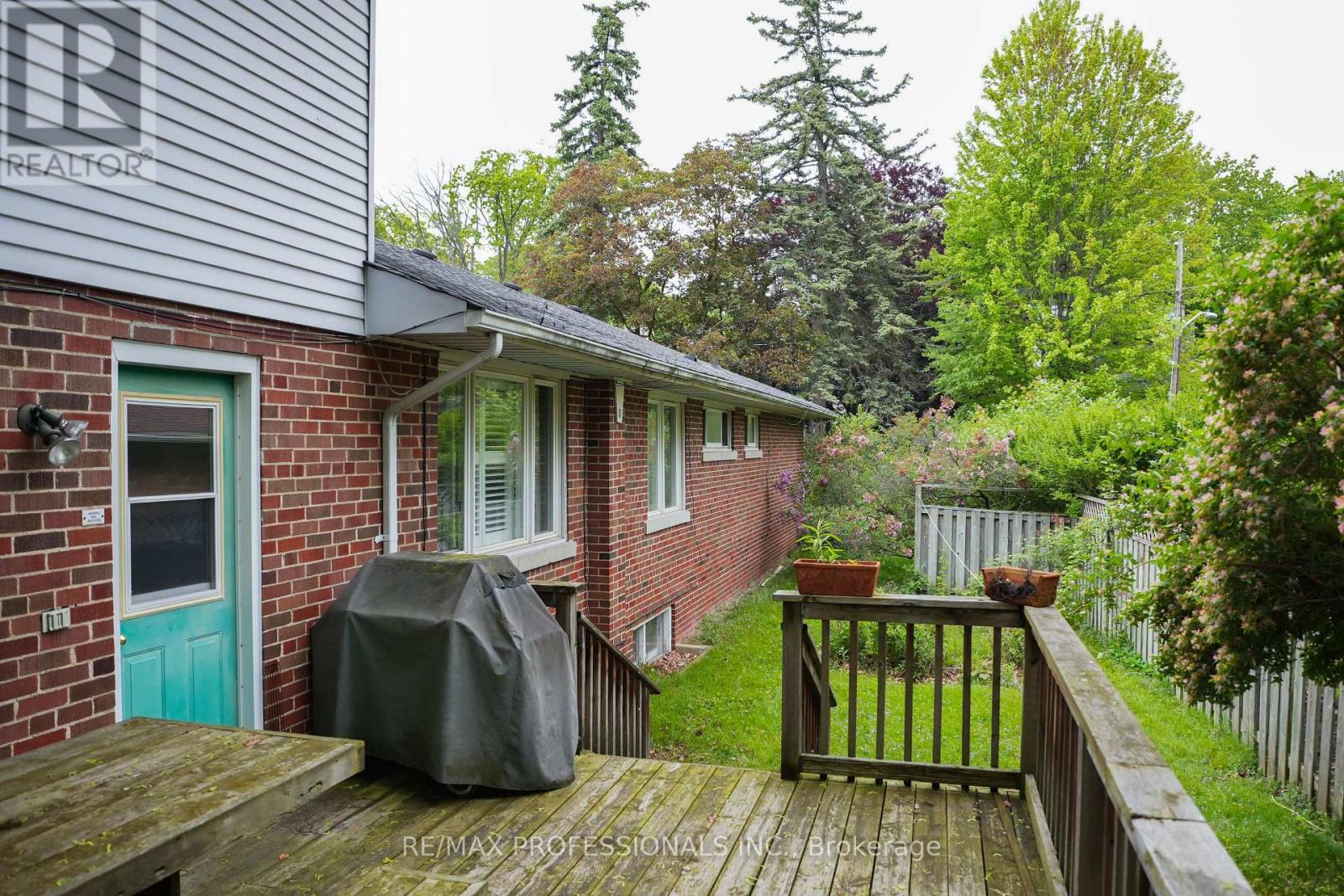 88 Valecrest Drive, Toronto, Ontario  M9A 4P6 - Photo 16 - W12185364