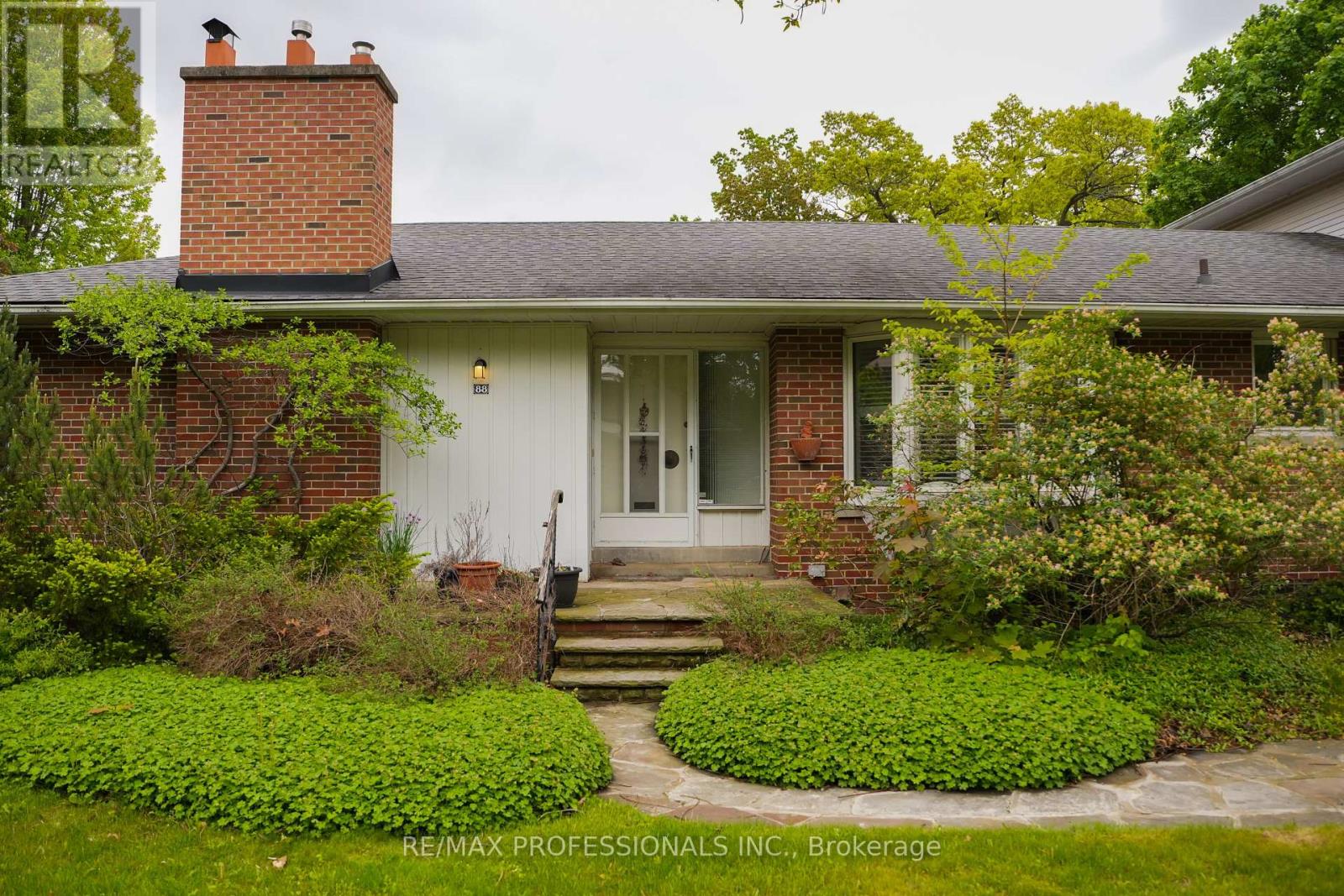 88 Valecrest Drive, Toronto, Ontario  M9A 4P6 - Photo 17 - W12185364