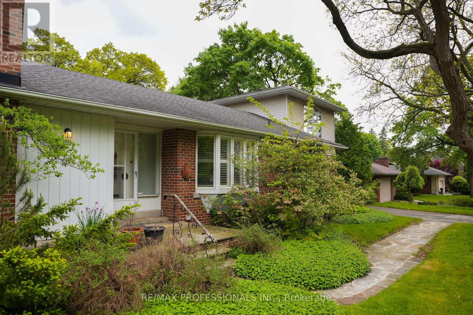 88 Valecrest Drive, Toronto, Ontario  M9A 4P6 - Photo 18 - W12185364