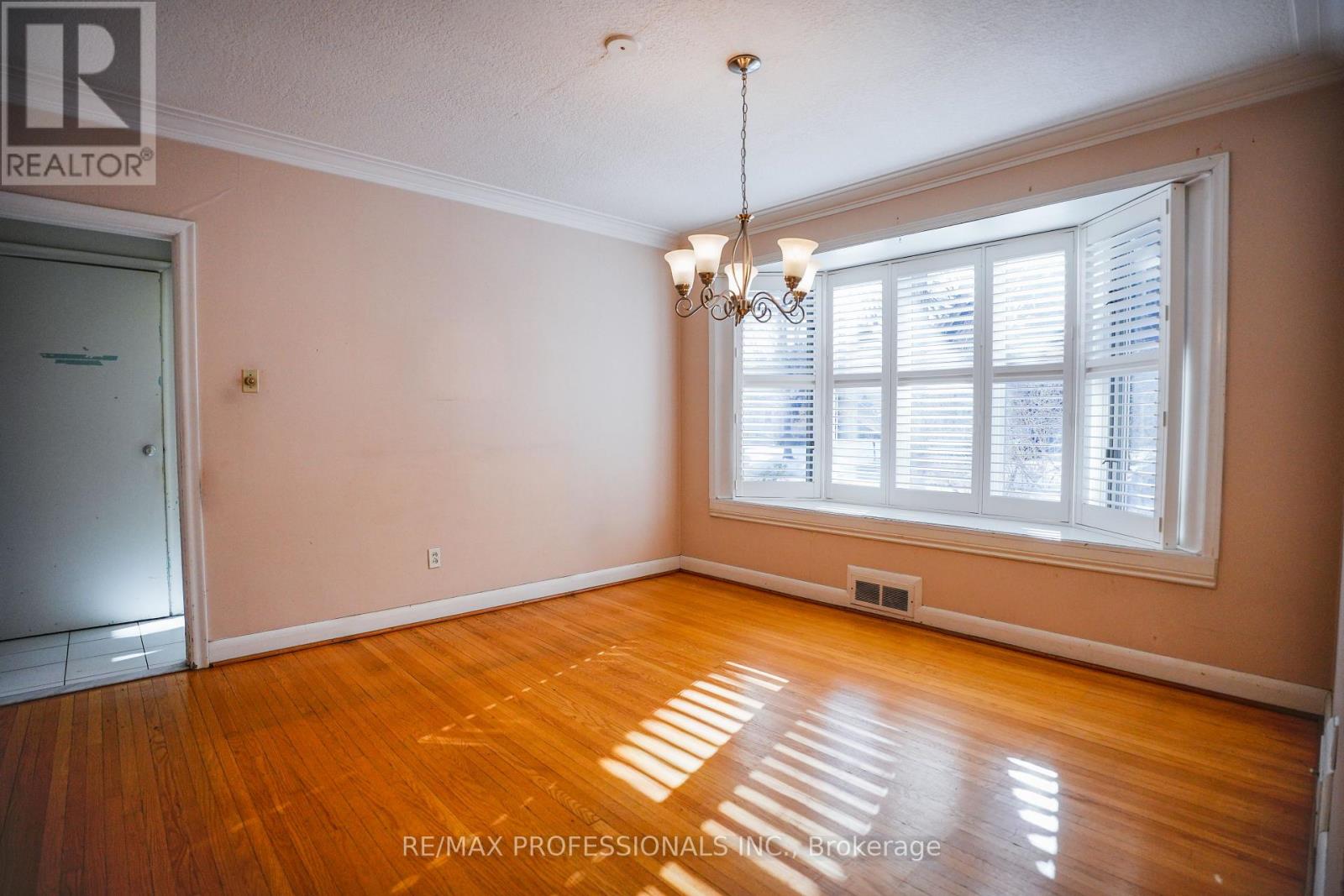 88 Valecrest Drive, Toronto, Ontario  M9A 4P6 - Photo 24 - W12185364