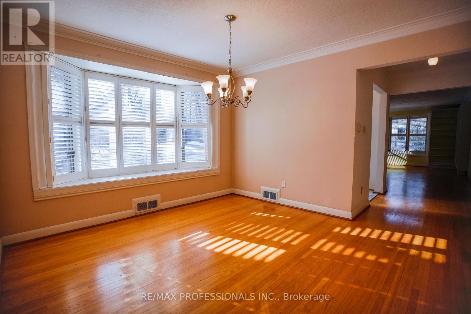 88 Valecrest Drive, Toronto, Ontario  M9A 4P6 - Photo 25 - W12185364