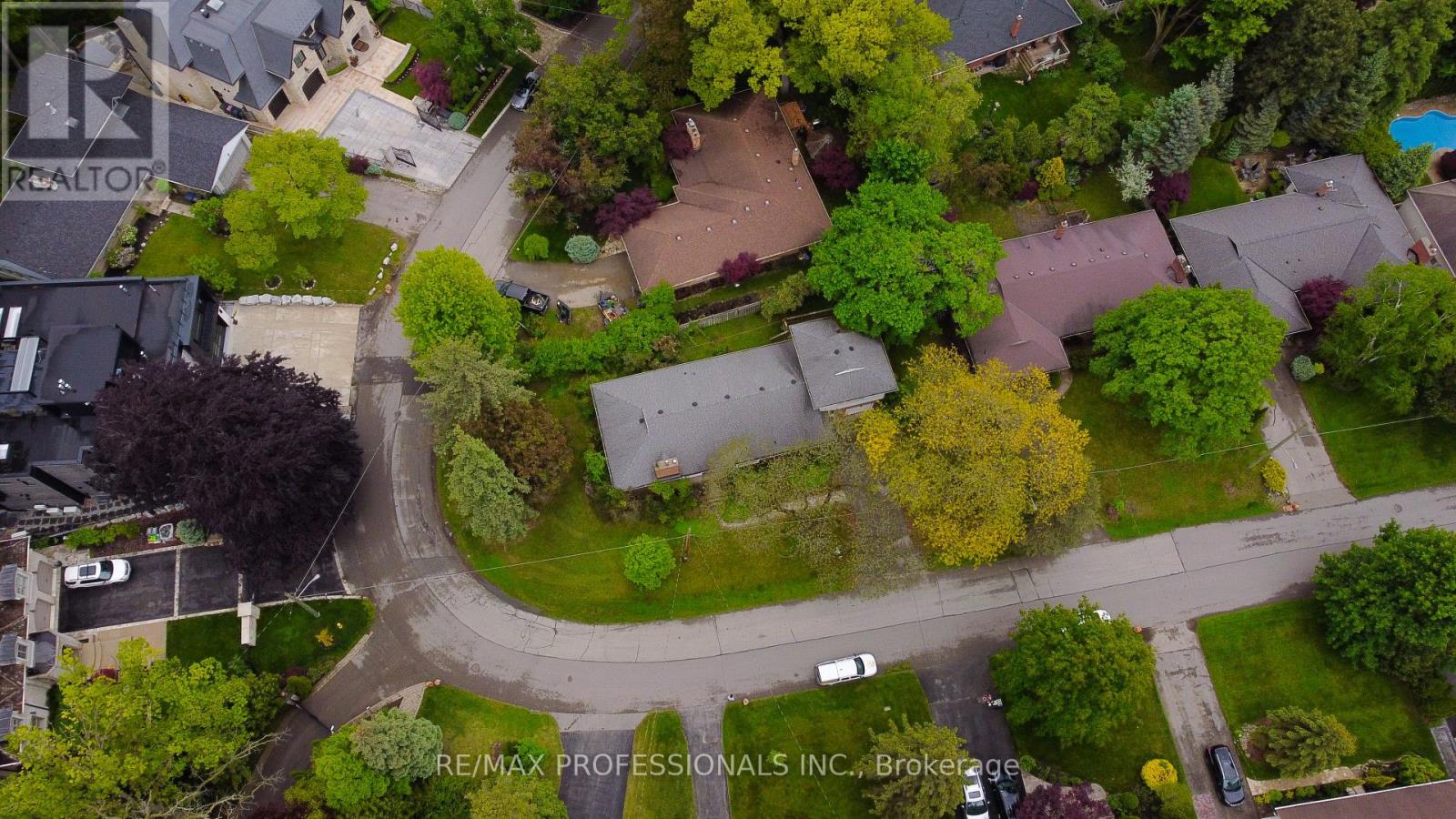 88 Valecrest Drive, Toronto, Ontario  M9A 4P6 - Photo 7 - W12185364