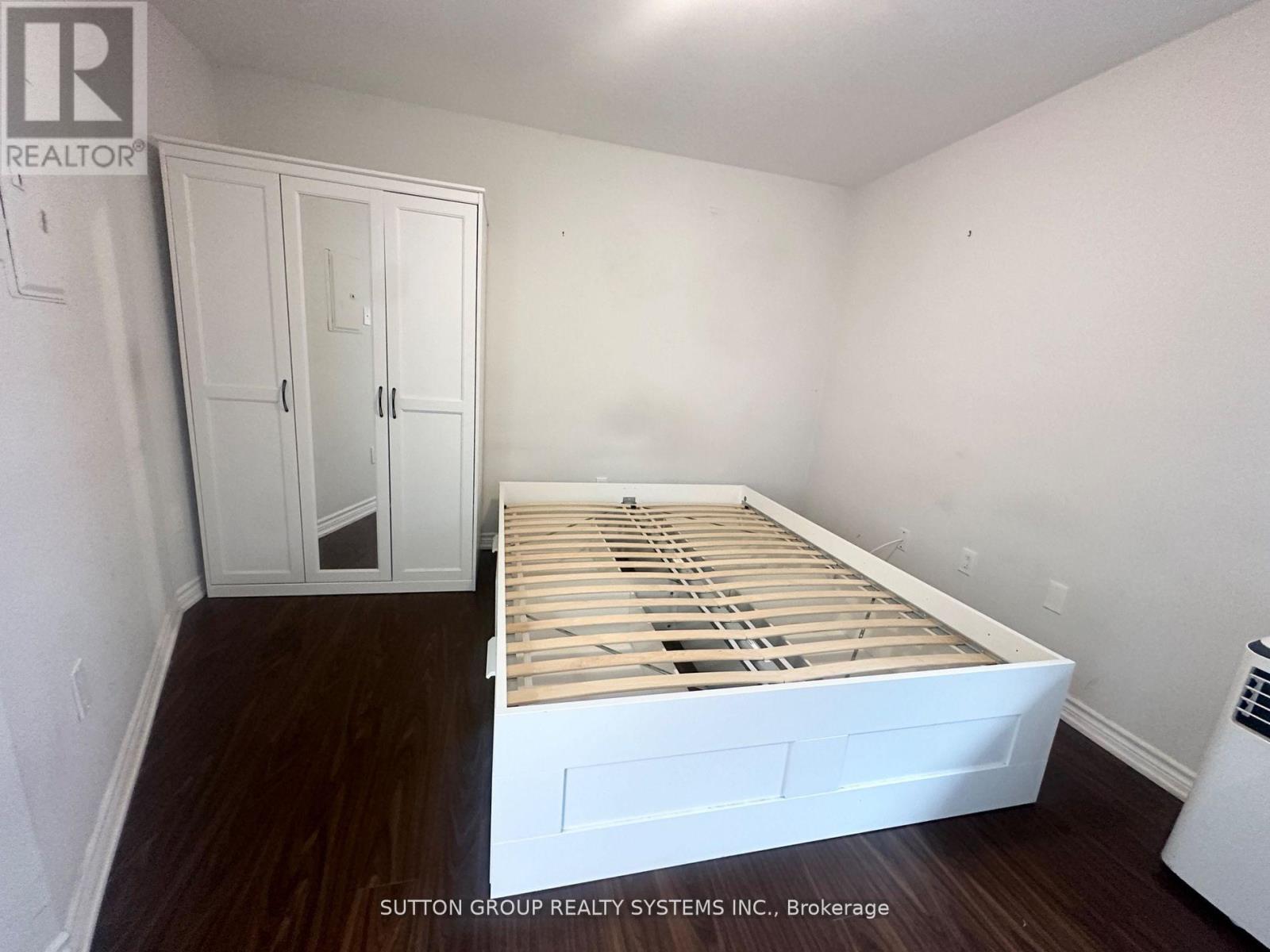 204 - 70 Melbourne Avenue, Toronto, Ontario  M6K 1K7 - Photo 5 - W12185416