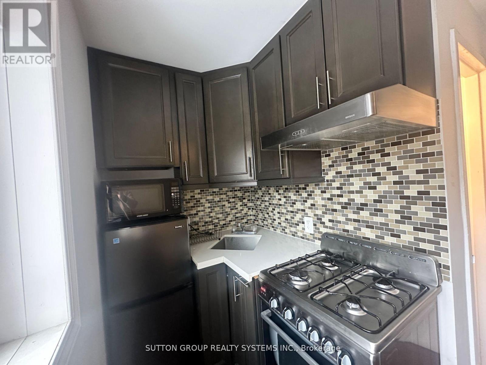 204 - 70 Melbourne Avenue, Toronto, Ontario  M6K 1K7 - Photo 8 - W12185416