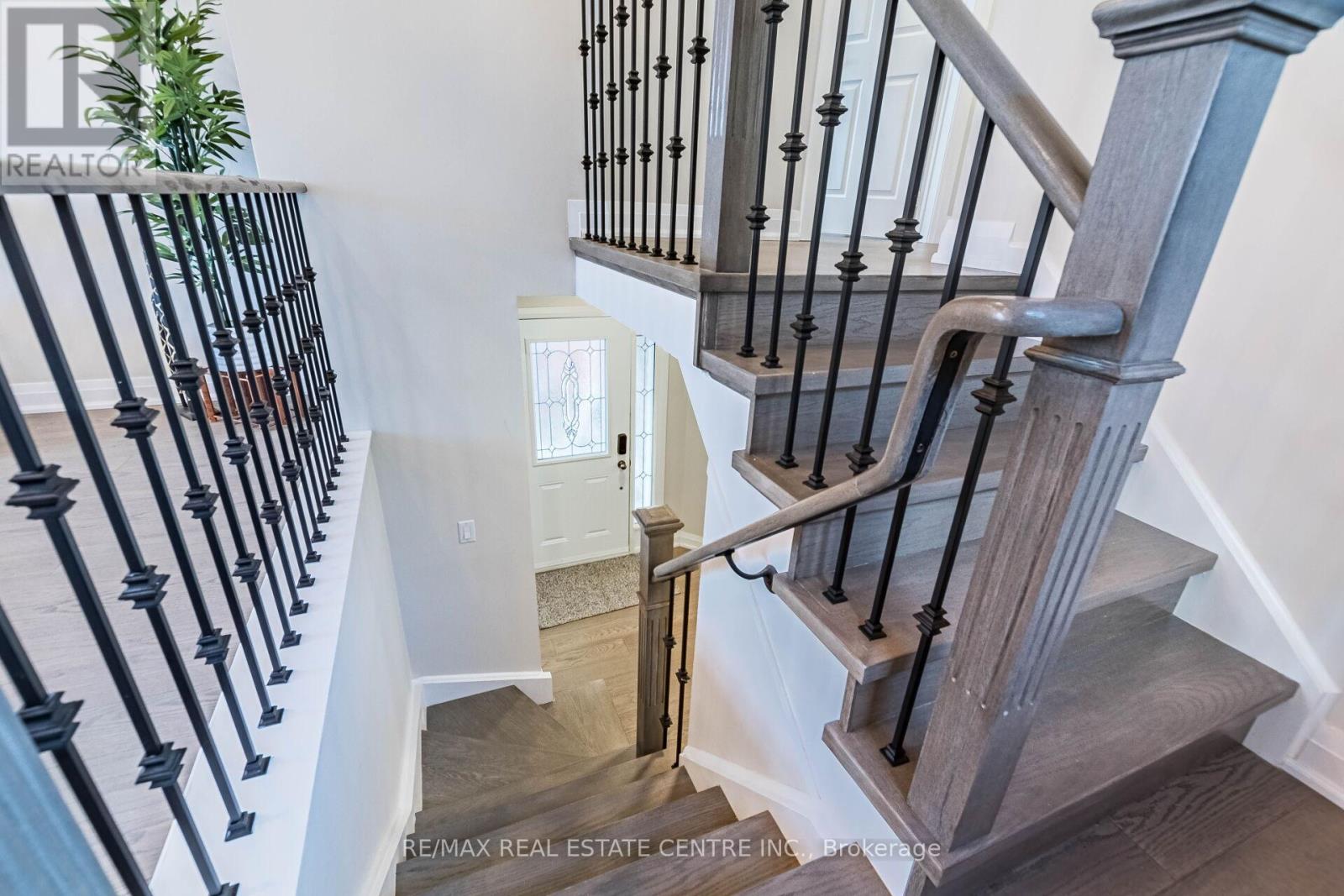 273 Cossack Court, Mississauga (Fairview), Ontario  L5B 4C2 - Photo 36 - W12185438