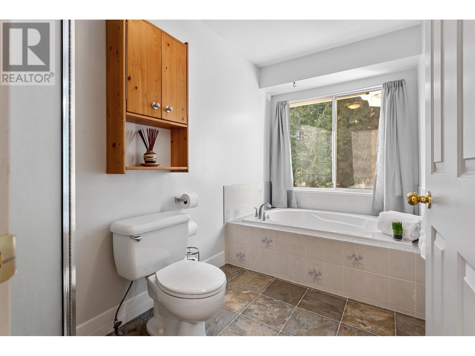 8 Parkwood Place, Port Moody, British Columbia  V3H 4K6 - Photo 27 - R3009249