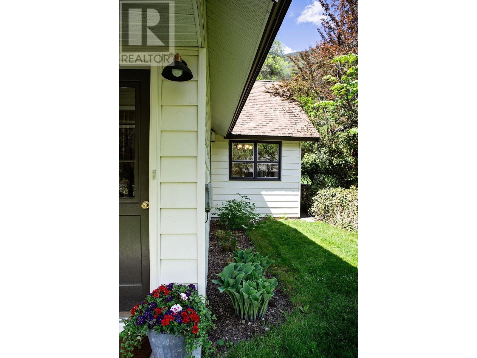 595 Valhalla Road, Nelson, British Columbia  V1L 6M6 - Photo 42 - 10337054