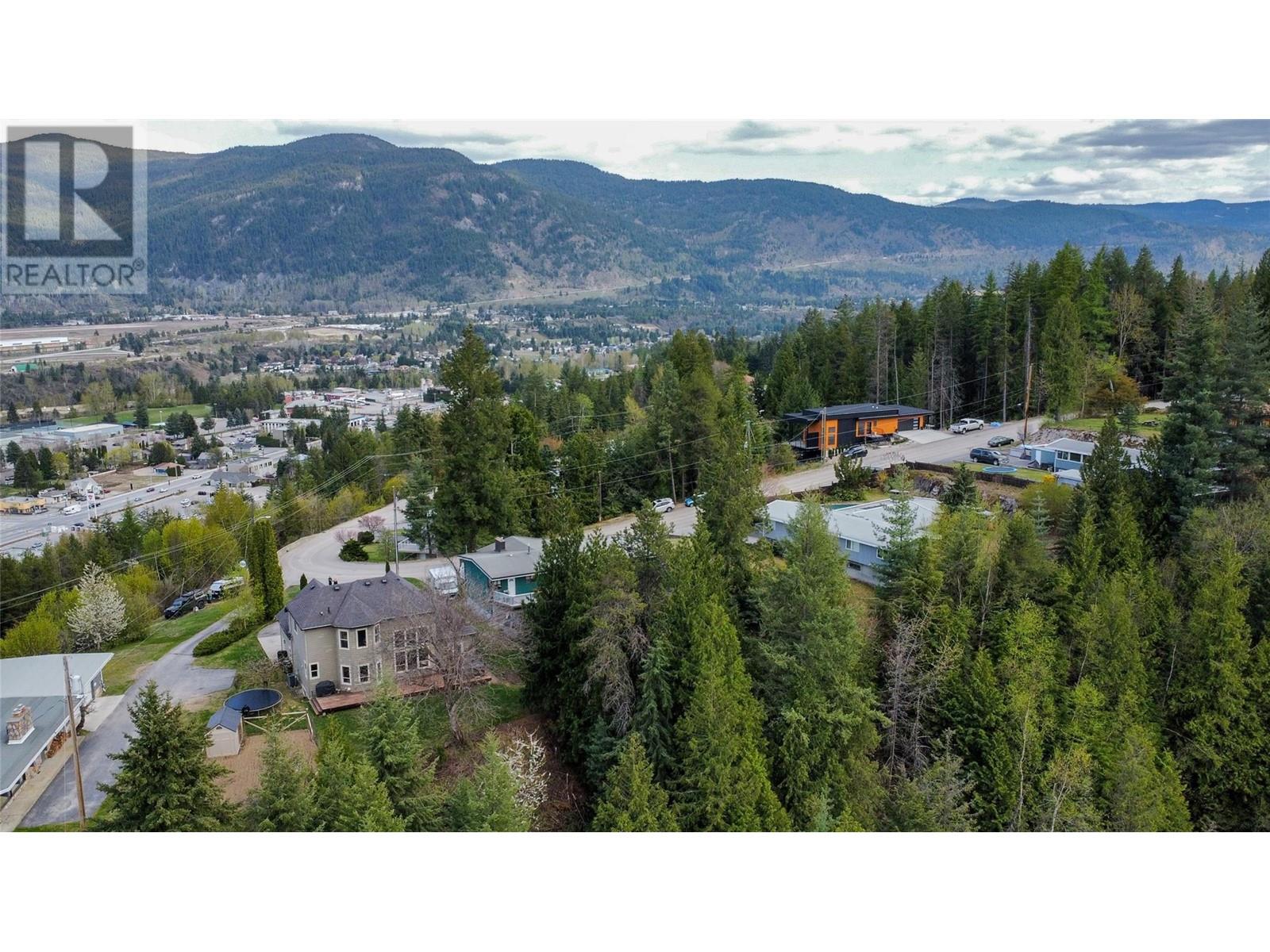 2163 Crestview Crescent, Castlegar, BC V1N3B4