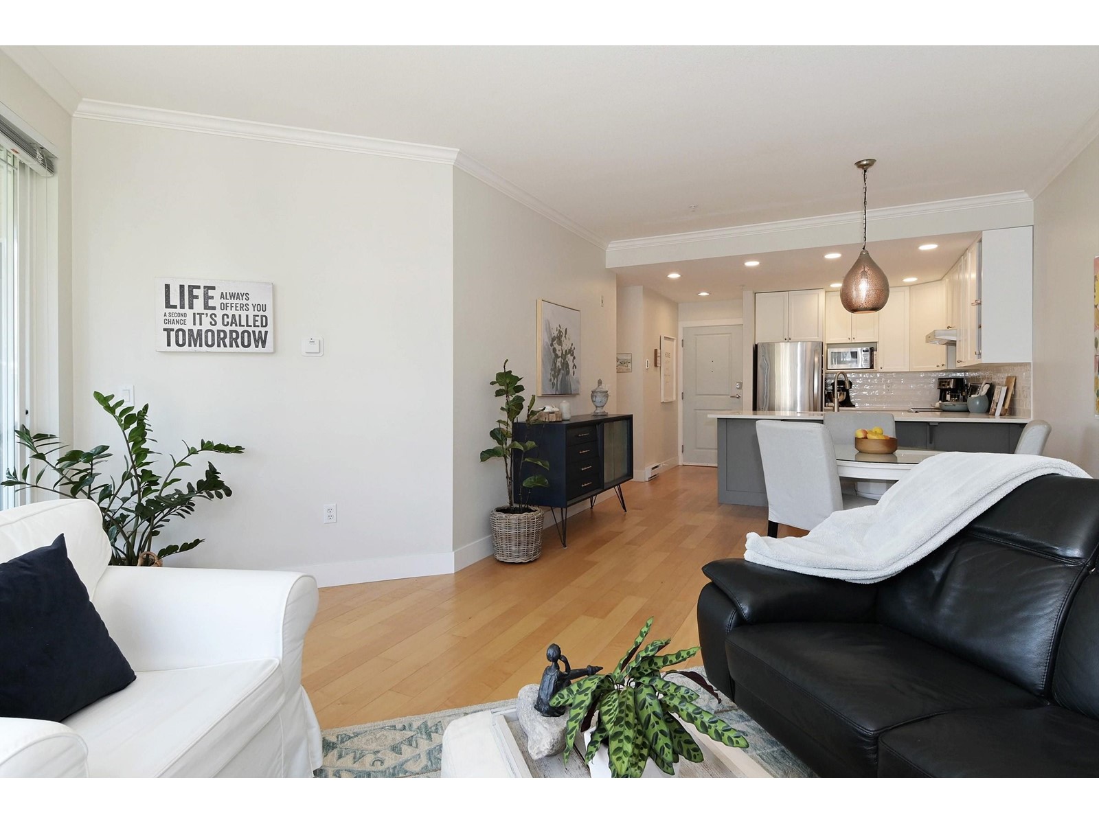 305 15368 16a Avenue, Surrey, British Columbia  V4A 1S9 - Photo 6 - R3004775