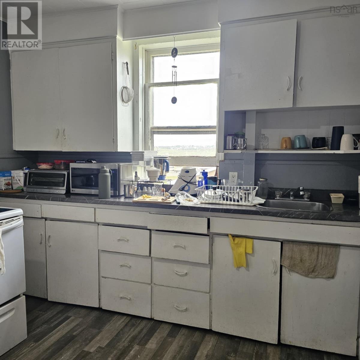 100 York Street, Sydney, Nova Scotia  B1P 6B4 - Photo 3 - 202512936