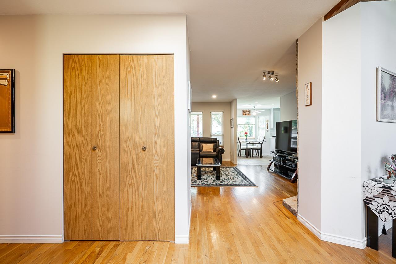 15266 97a Avenue, Surrey, British Columbia  V3R 8P6 - Photo 4 - R3009221