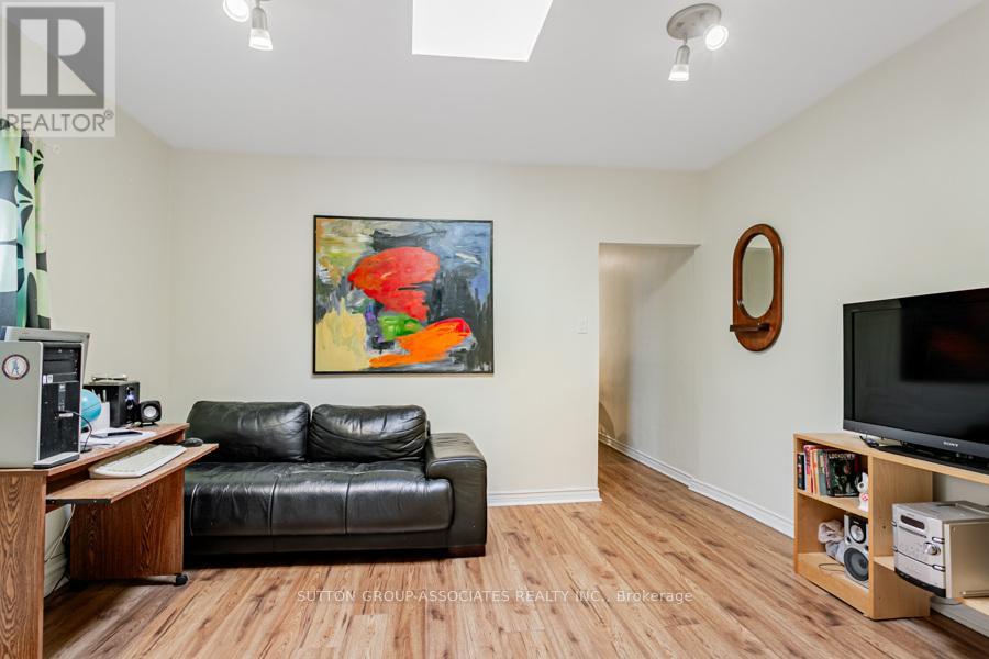 534 A Westmount Avenue, Toronto, Ontario  M6E 3N7 - Photo 11 - C12158842