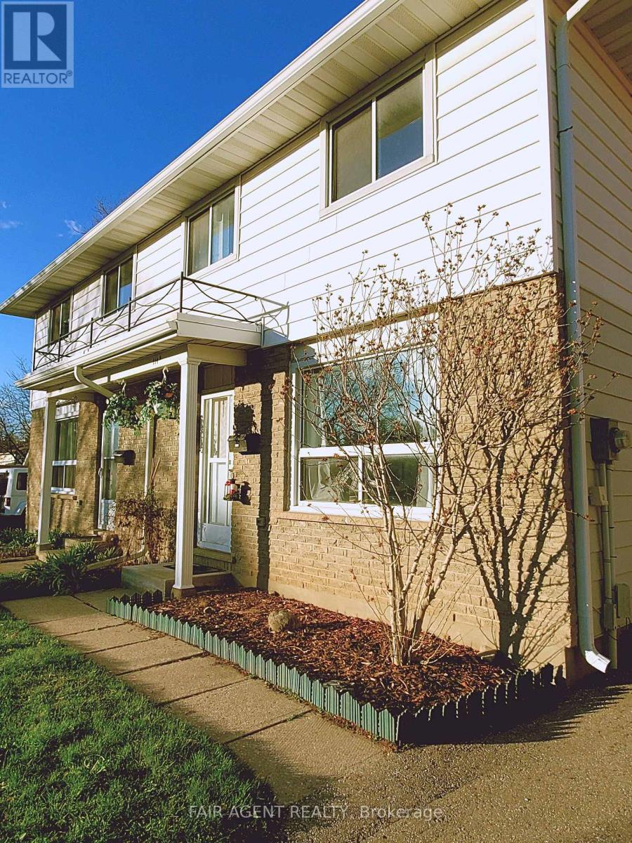 Unit B - 114 Lillian Drive, Waterloo, Ontario  N2J 4J9 - Photo 4 - X12185631
