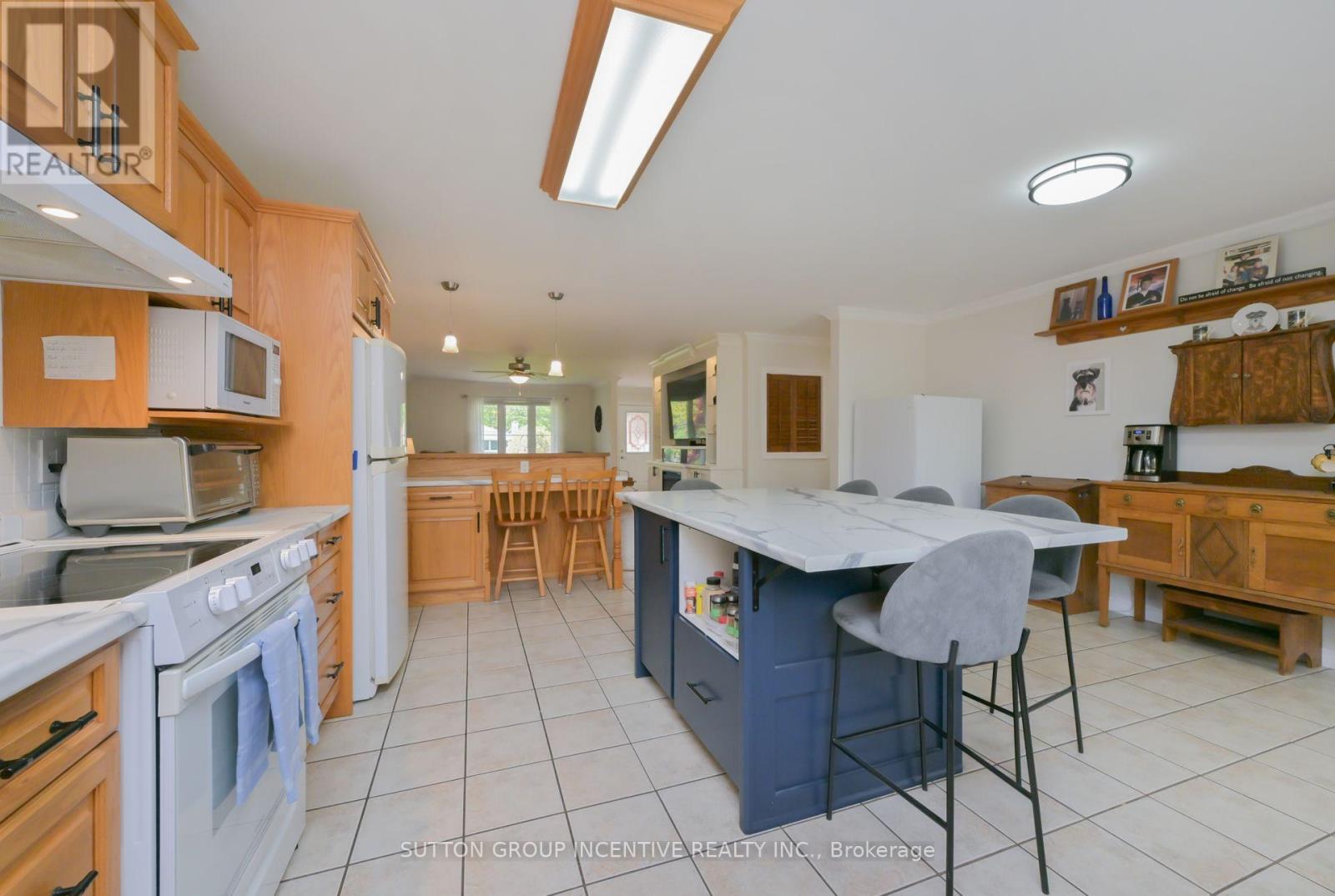 107 Huronia Road, Barrie (Painswick North), Ontario  L4N 4G1 - Photo 9 - S12185469