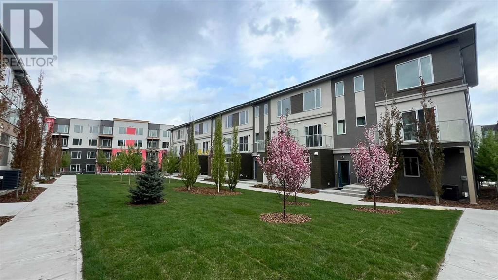 Property at 212 Shawnee Square SW image 2