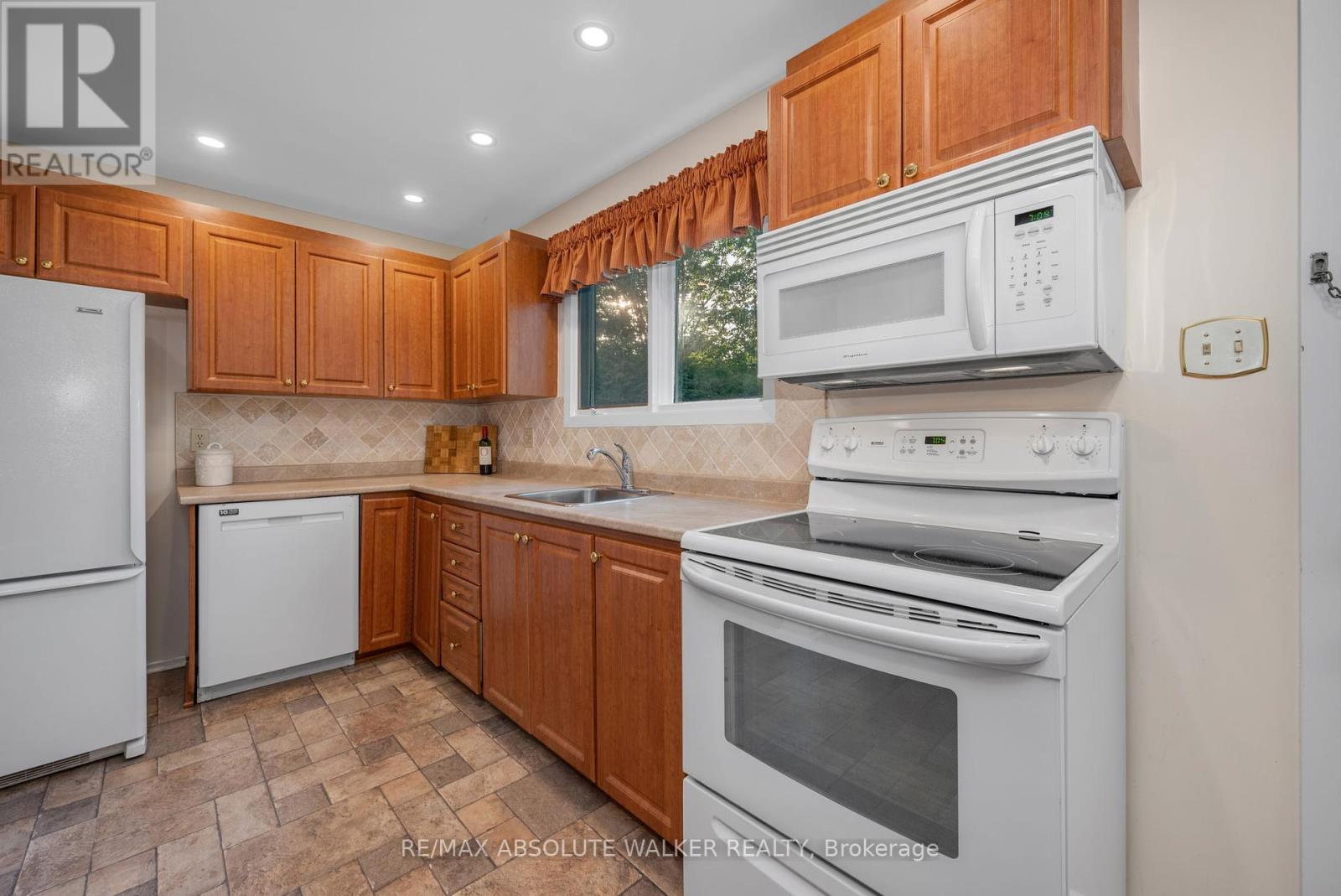 1975 Oakdean Crescent, Ottawa, Ontario  K1J 6H6 - Photo 12 - X12185637