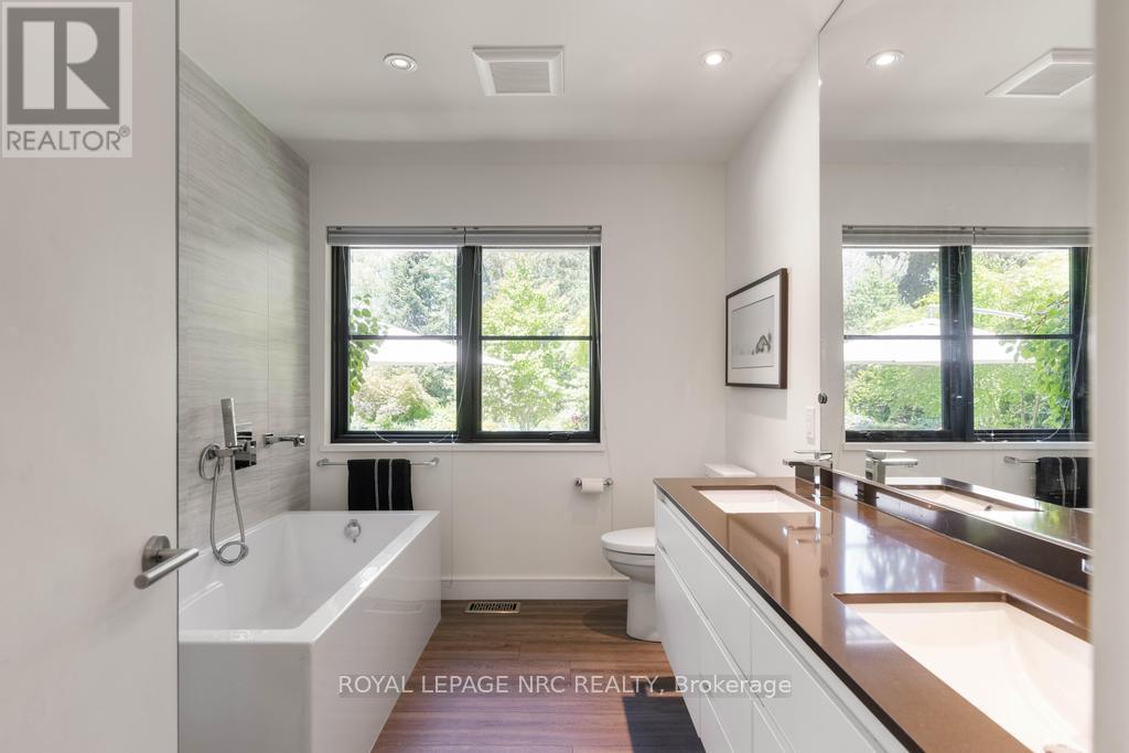 571 Charlotte Street, Niagara-On-The-Lake, Ontario  L0S 1J0 - Photo 24 - X12185596