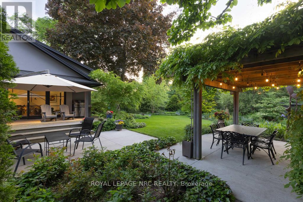 571 Charlotte Street, Niagara-On-The-Lake, Ontario  L0S 1J0 - Photo 33 - X12185596