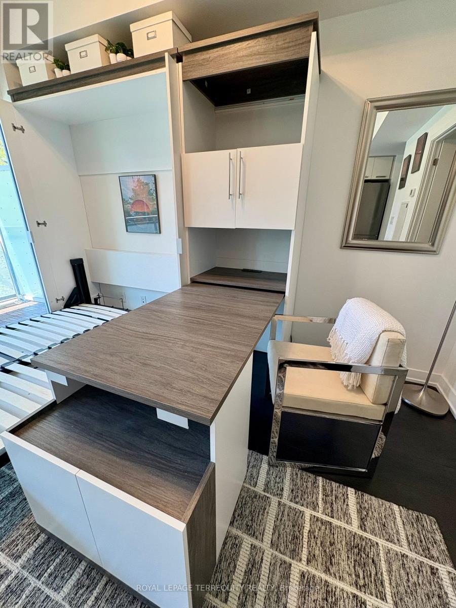 437 - 1830 Bloor Street W, Toronto (High Park North), Ontario  M6P 0A2 - Photo 4 - W12185459