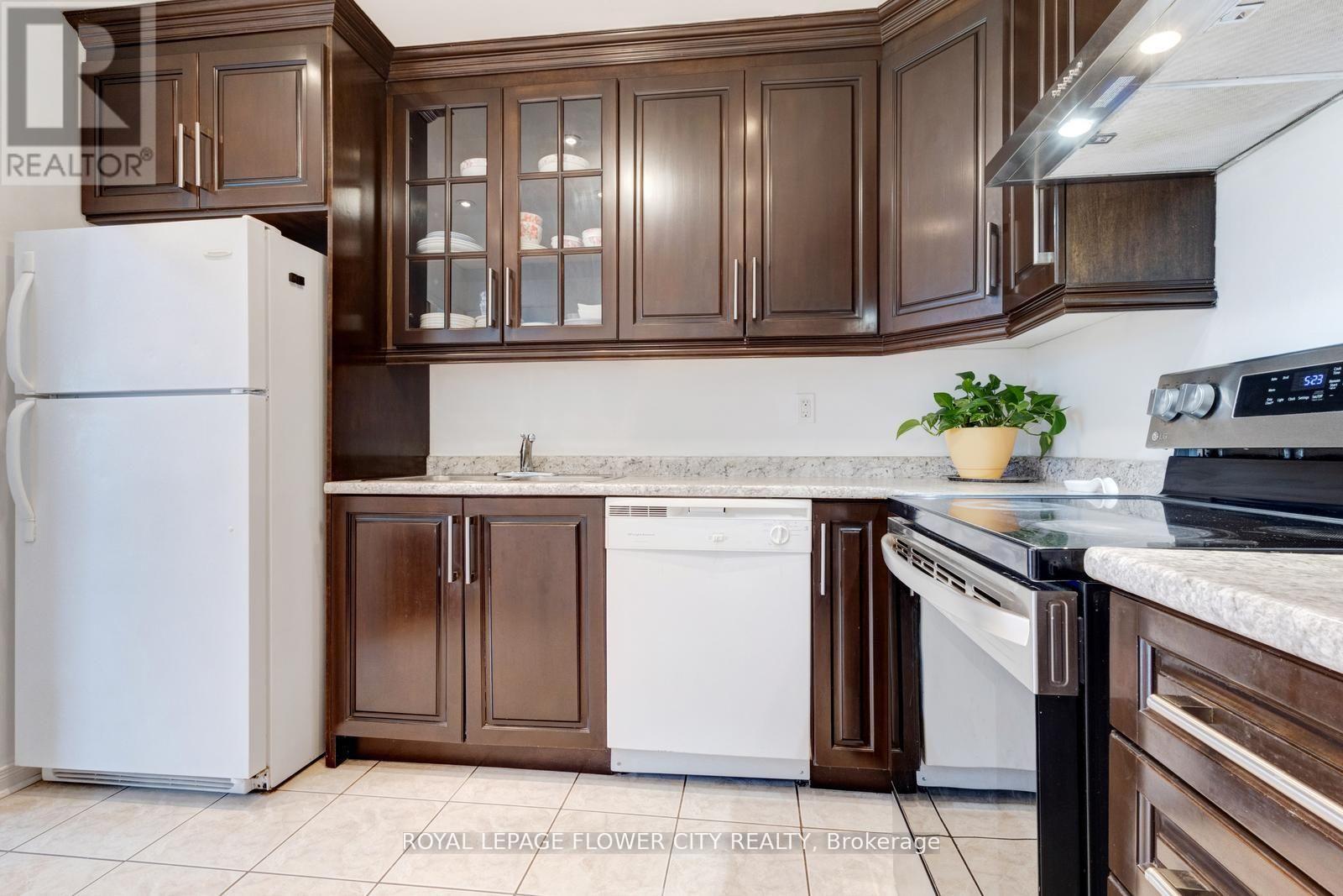 68 - 770 Othello Court, Mississauga (Meadowvale Village), Ontario  L5W 1Y2 - Photo 10 - W12185506